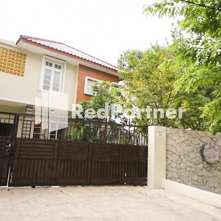 雅加达 Fazza Syariah Mitra Reddoorz酒店 外观 照片