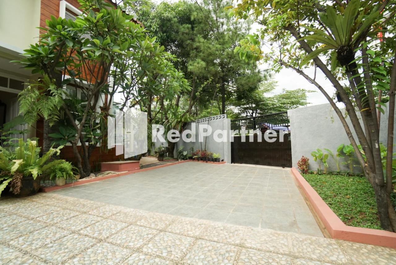 雅加达 Fazza Syariah Mitra Reddoorz酒店 外观 照片