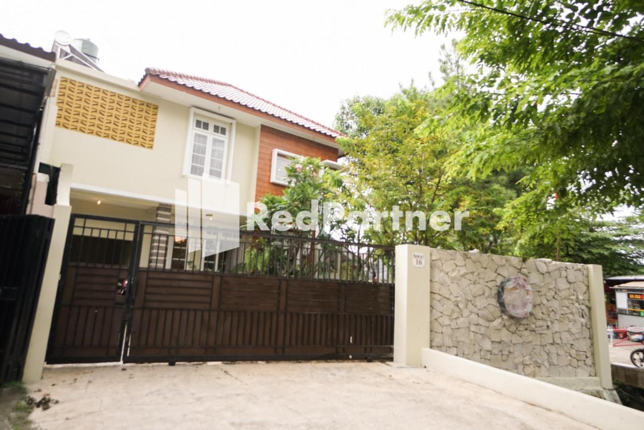 雅加达 Fazza Syariah Mitra Reddoorz酒店 外观 照片