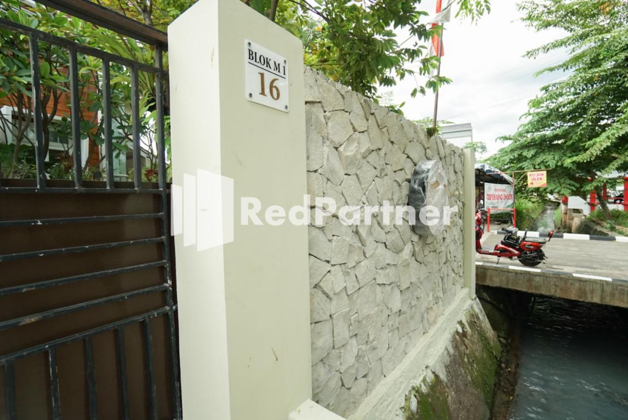雅加达 Fazza Syariah Mitra Reddoorz酒店 外观 照片