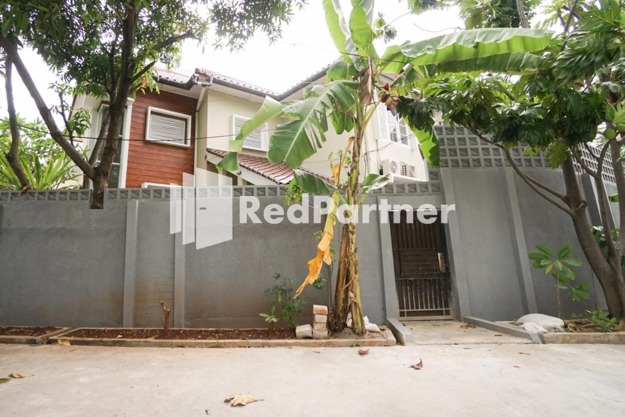 雅加达 Fazza Syariah Mitra Reddoorz酒店 外观 照片